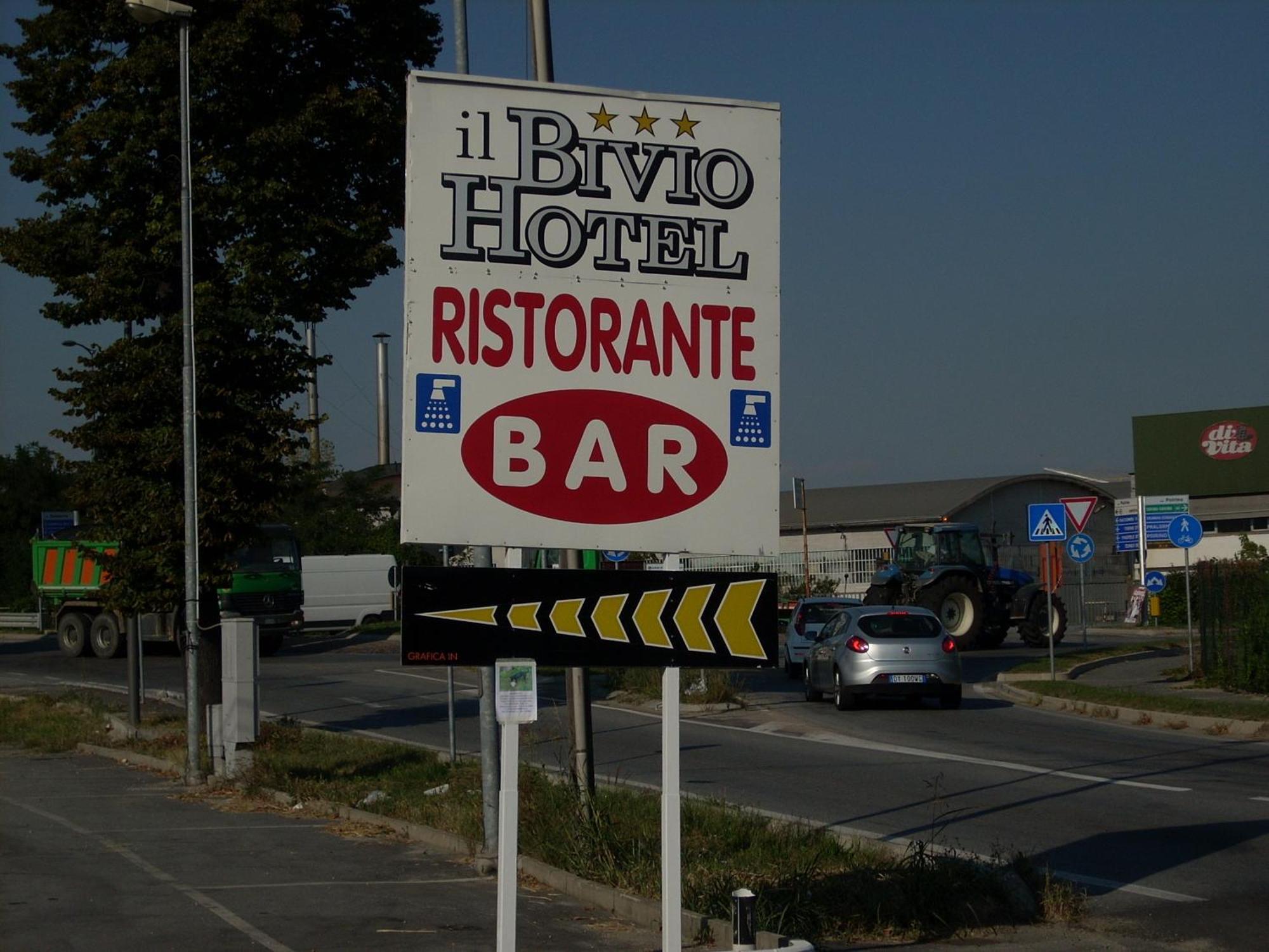 Il Bivio Hotel Карманьйола Екстер'єр фото